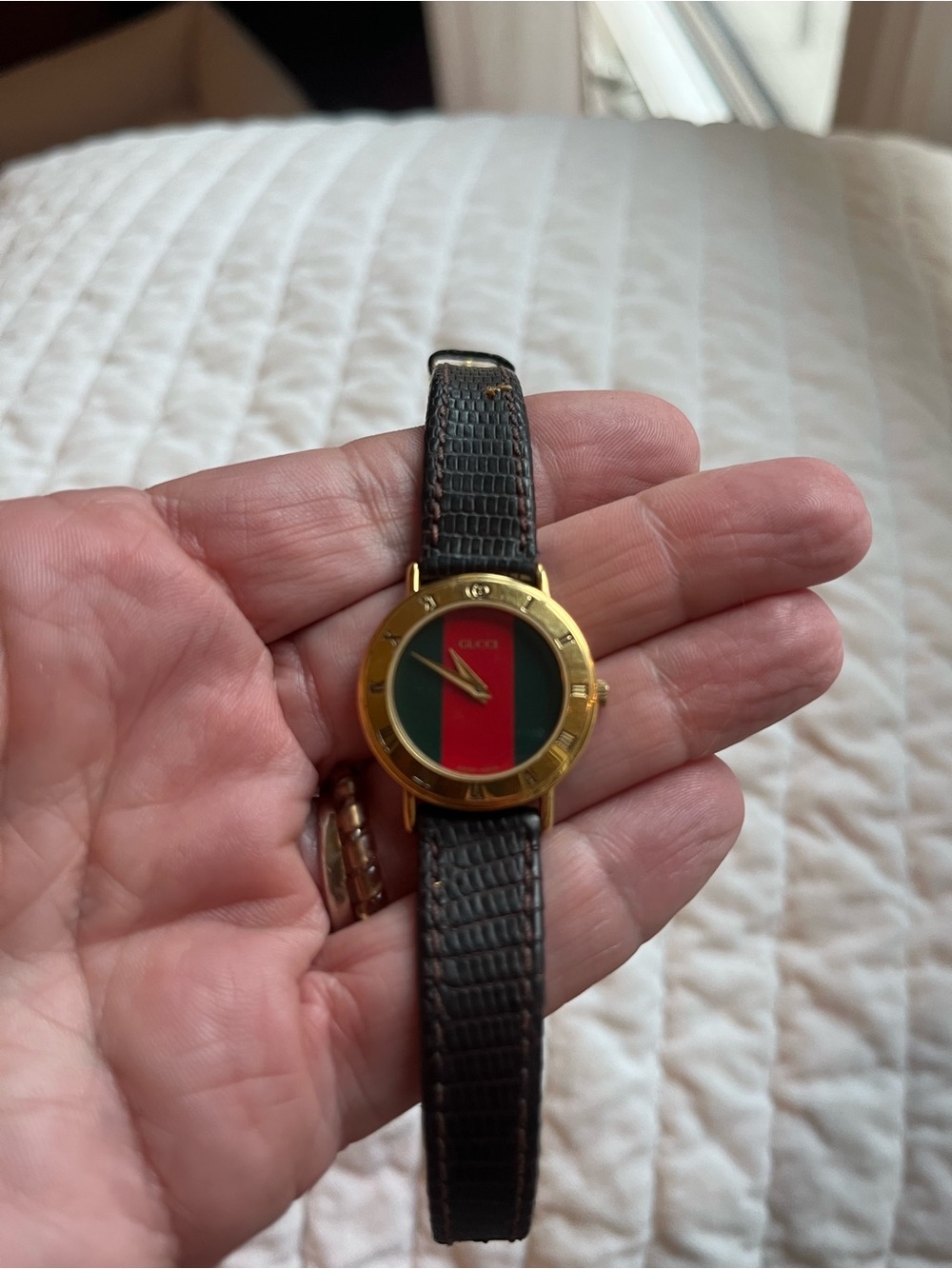 Vintage 80’s Gucci Gold-Tone Watch with Red and Green Stripe Dial - Picture 4 of 6